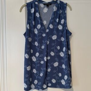 41 Hawthorn V-Neck Sleeveless Top